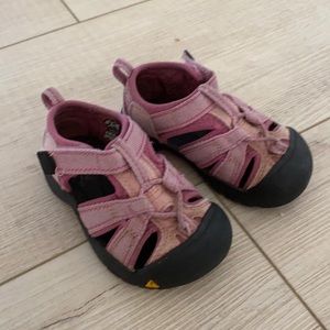 Toddler girl keen sz 7